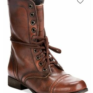 Steve madden Troops land up 👢 booths